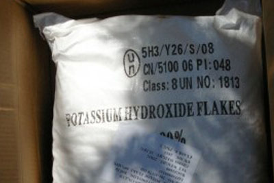 Postassium hydroxide flakes